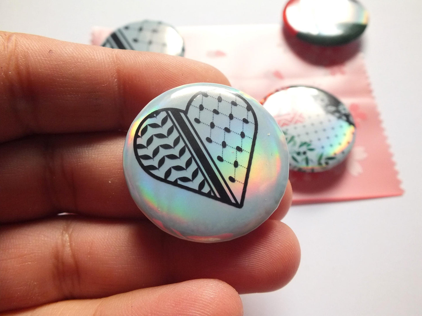 Bold Holographic Palestine Badge – Round Pin with Keffiyeh Pattern & Peace Dove Illustration – Palestinian Heritage Gift for Activist