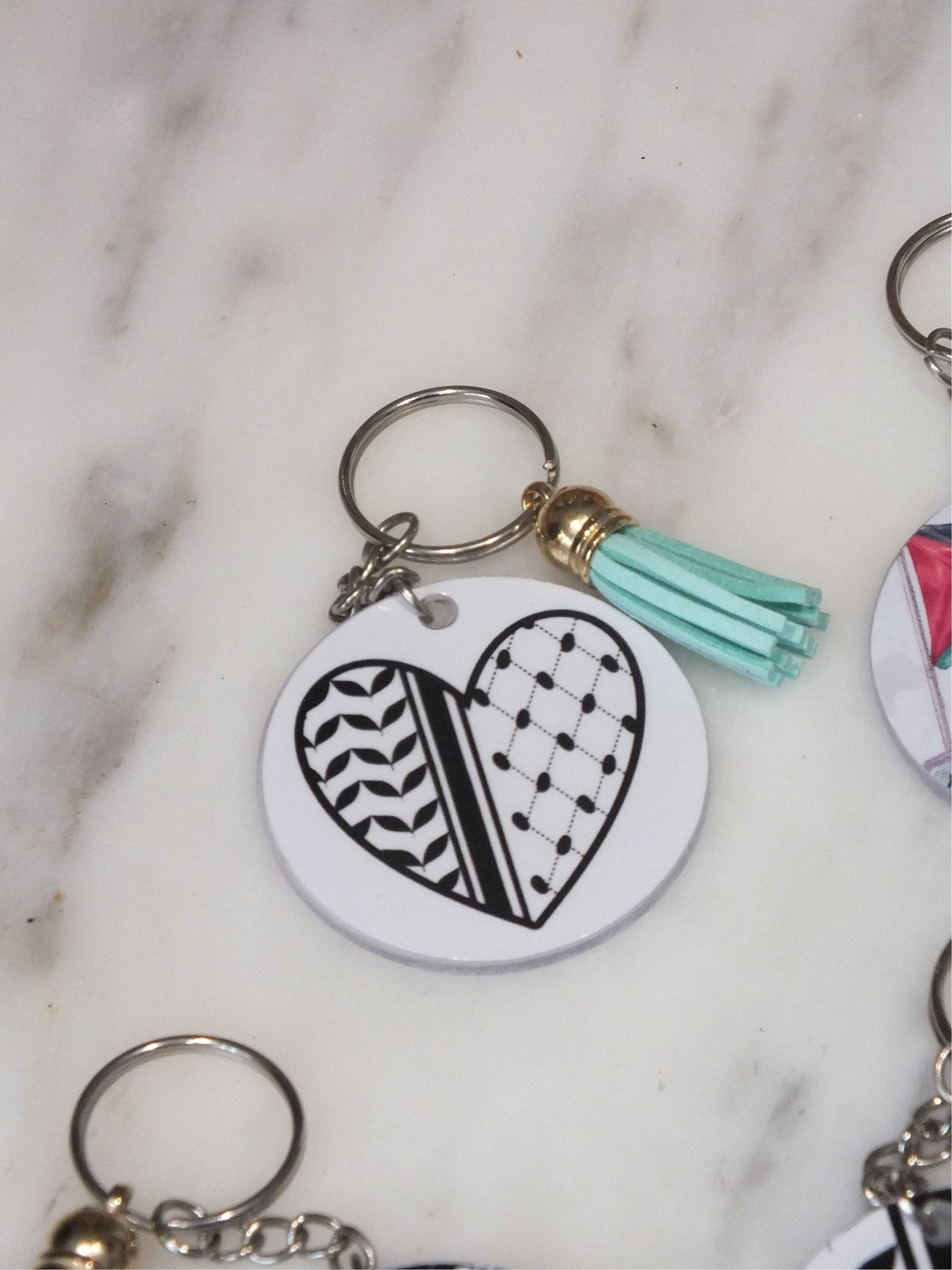 Palestine Flag Keyring - Solidarity Keychain – Keffiyeh Heart and Watermelon Charms – Pro Palestine Symbol, Gift for Pro Palestinians