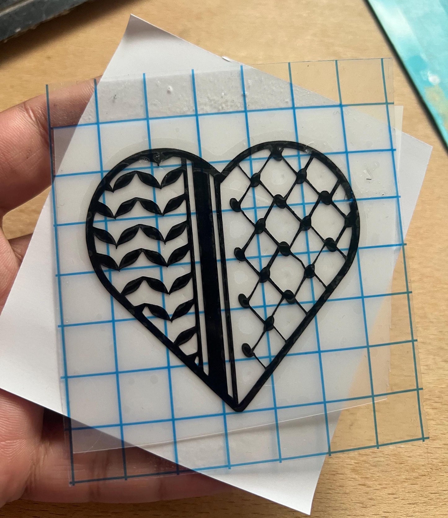 Palestinian Embroidery Pattern Vinyl Decal - Black & White Vinyl Decal for Journal, Water Bottle, iPad – Heart Shape Gaza Solidarity Sticker
