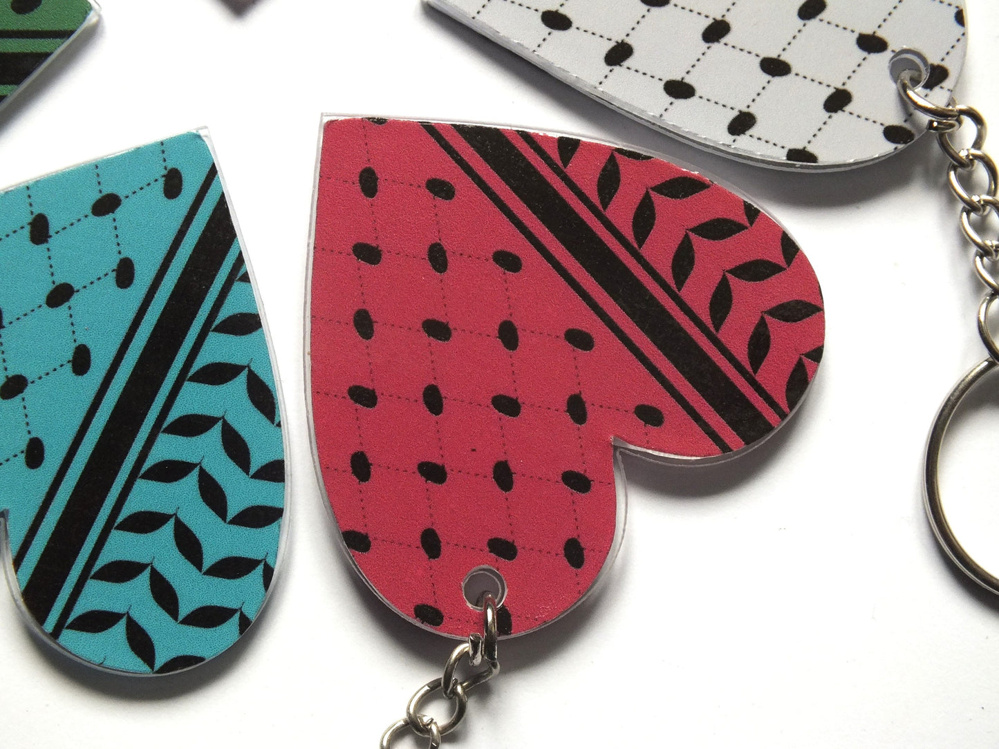 Keffiyeh Pattern Keyring - Acrylic Heart Keychain – Keffiyeh Embroidery Pattern with Watermelon Charms – Pro Palestine Gift Idea