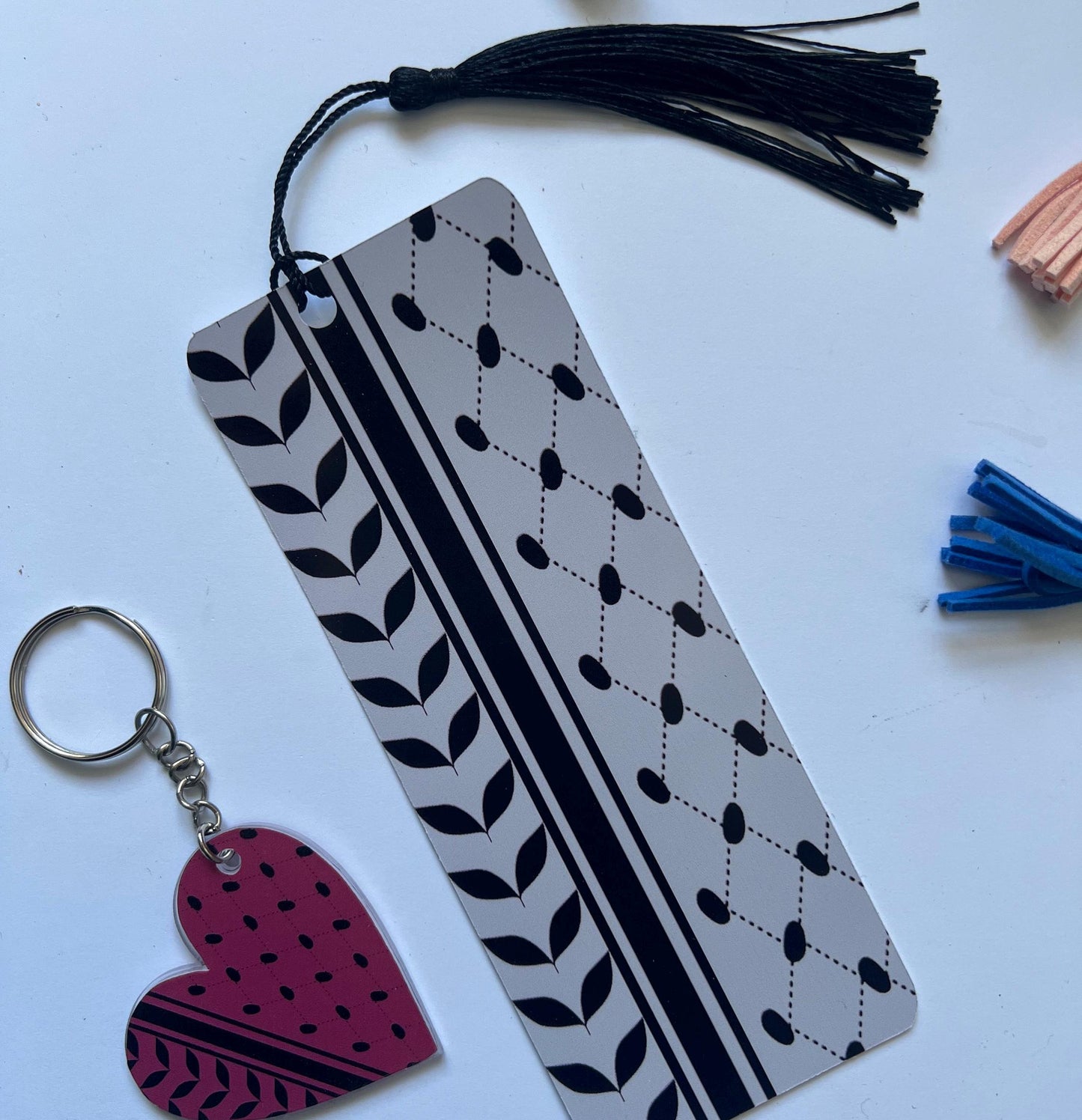 Glossy Keffiyeh Pattern Bookmark - Palestine Cultural Gift for Readers & Journalers - Minimalist Handmade Solidarity Gift for Readers