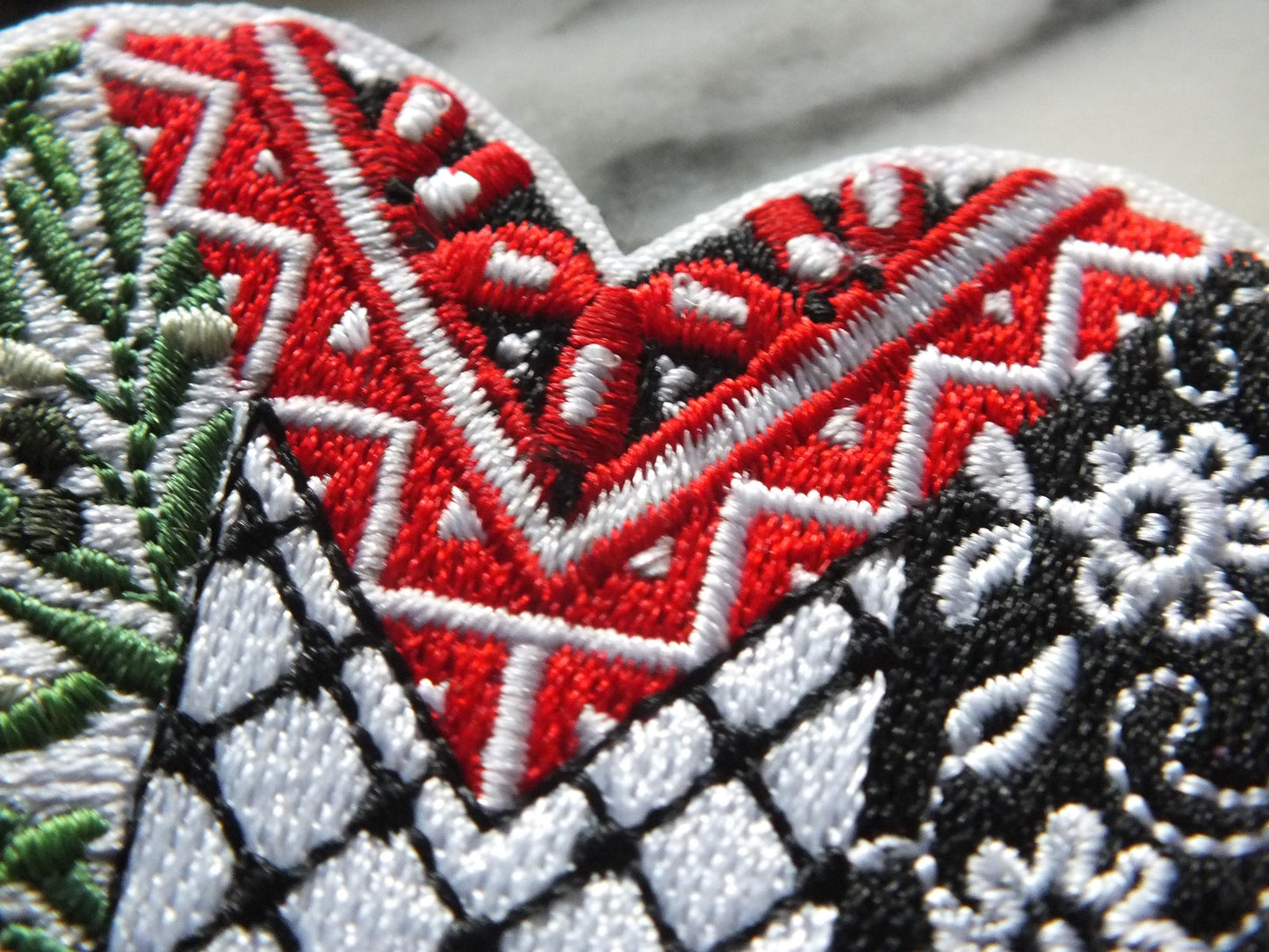 Bold Keffiyeh Pattern Patch – Heart Shape Pro Palestine Embroidered Badge – Iron-On or Hook & Loop Option - Cultural Embroidered Design