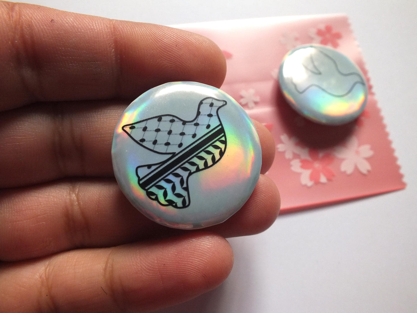 Holographic Peace Dove Keffiyeh Pin – Palestine Solidarity Badge for Jacket, Bag or Gift – Cultural Protest Accessory Gift for Activist