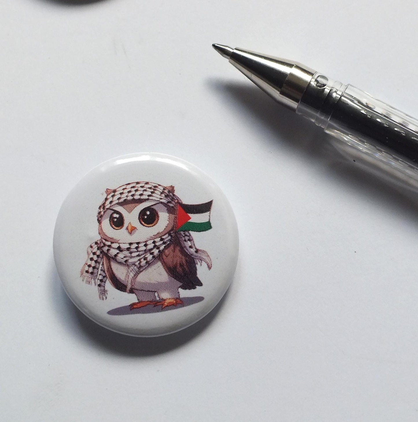 Palestine Awareness Pin – Heart Flag Badge with Keffiyeh Art – Vinyl Metal Button for Bags & Clothes - Protest and Pride Accessory