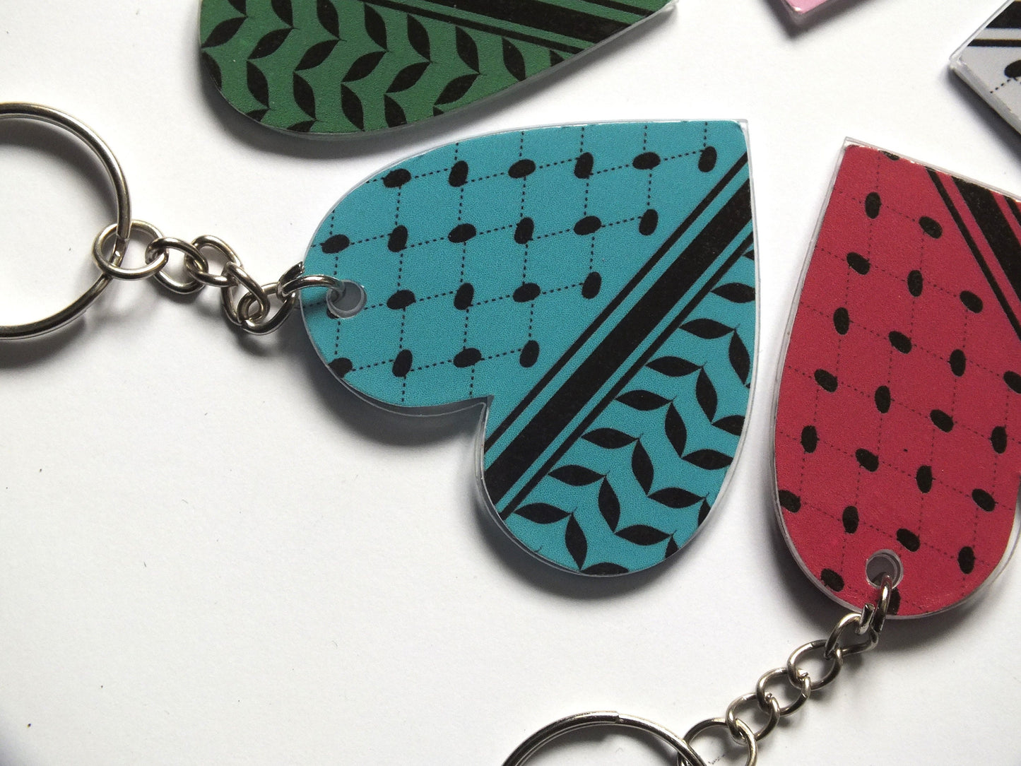 Keffiyeh Pattern Keyring - Acrylic Heart Keychain – Keffiyeh Embroidery Pattern with Watermelon Charms – Pro Palestine Gift Idea