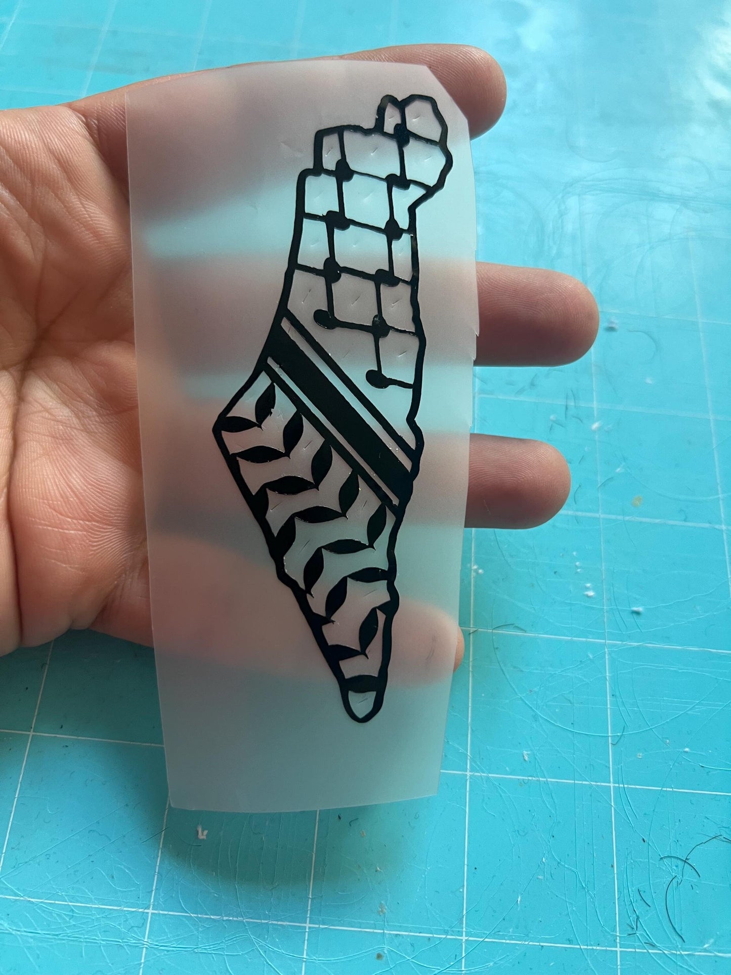 Map of Palestine Vinyl Keffiyeh Decal - Minimalist Palestinian Decal for Car Bumper, Truck, Motorbike, Water Bottle – Solidarity Art