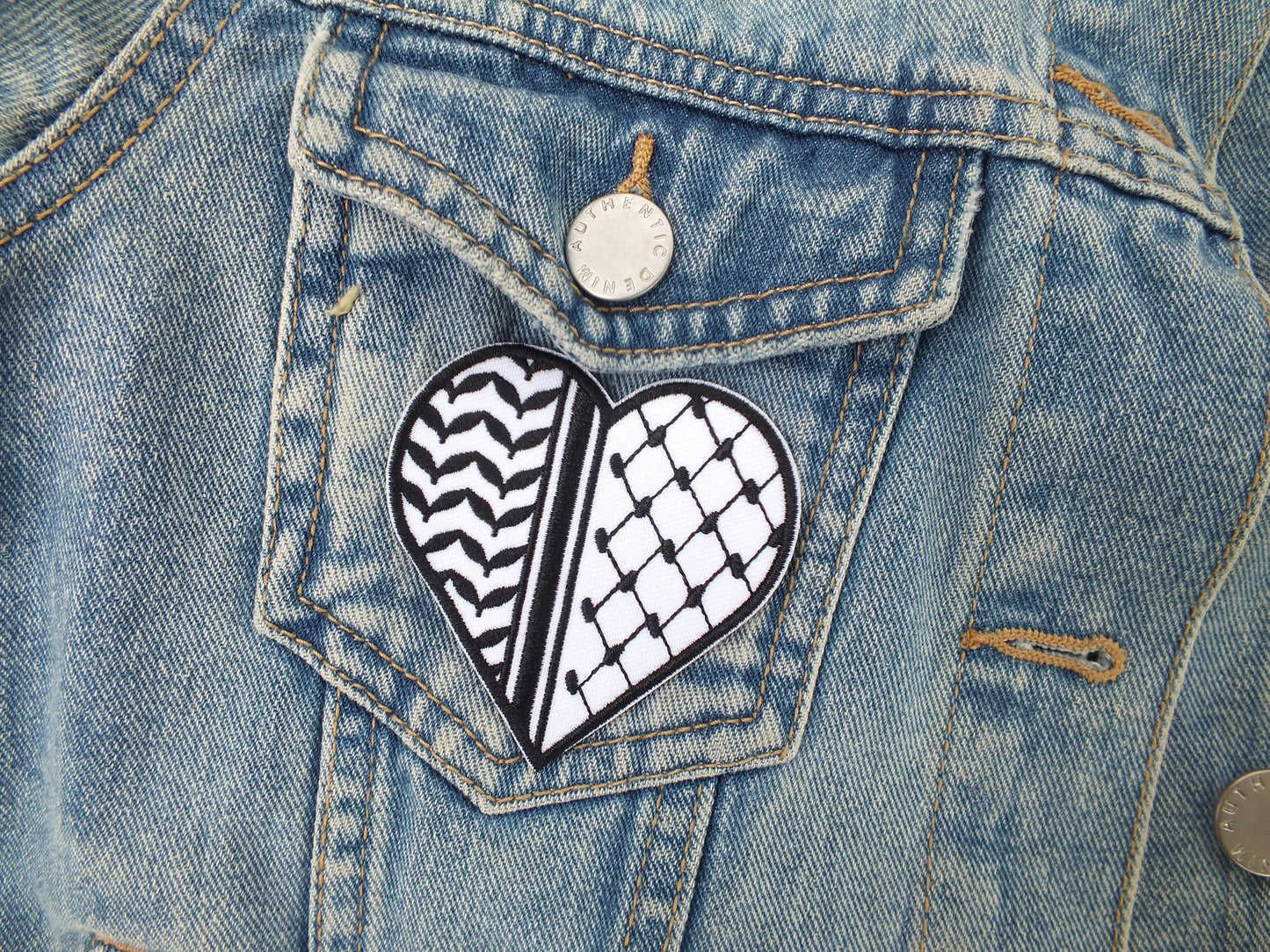 Black & White Heart Shape Keffiyeh Patch – Palestine Resistance Embroidery – Iron-On or Velcro Gift for Pro Palestinian Activist