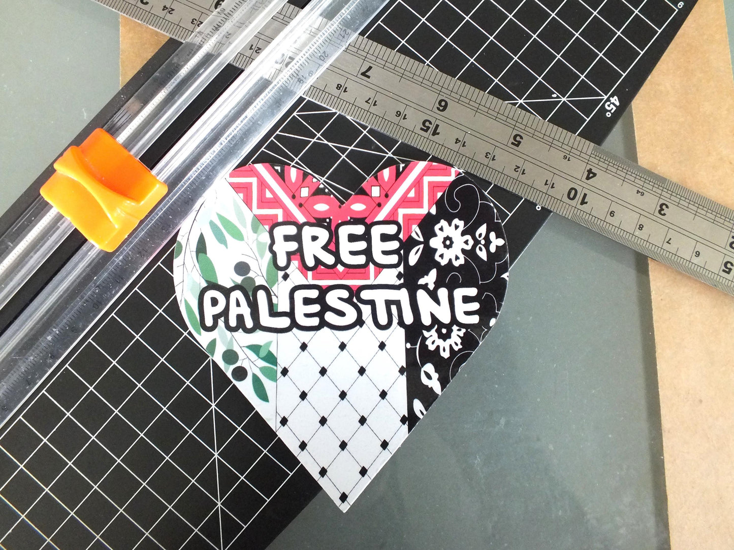 Political Activist Keffiyeh Sticker – Black & White Vinyl Decal for Journal, Water Bottle, iPad, Car Bumper – Palestine Solidarity Art