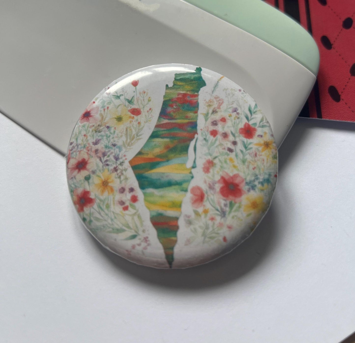 Palestine Flag Pin - % Proceeds Donated to Palestinian Charity - Show Your Solidarity and Support with these Pro Palestine Pins