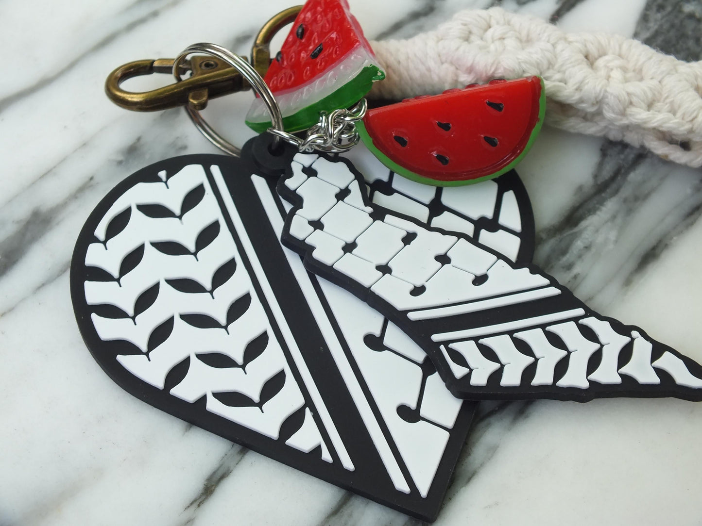 Palestine Keyring - Activist Keychain – Palestine Heart in Keffiyeh Print + Watermelon Symbol Charm - Gaza Solidarity Gift for Student