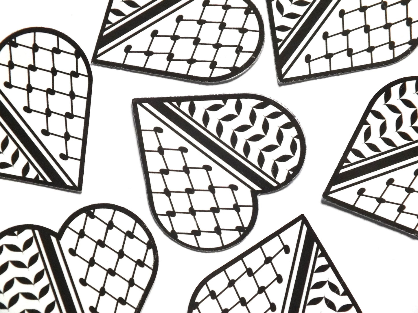 Palestinian Keffiyeh Sticker – Black White Glossy Vinyl Decal for Laptop, Bumper, Window, Bottle – Free Palestine Symbol - Heart Shape Decal