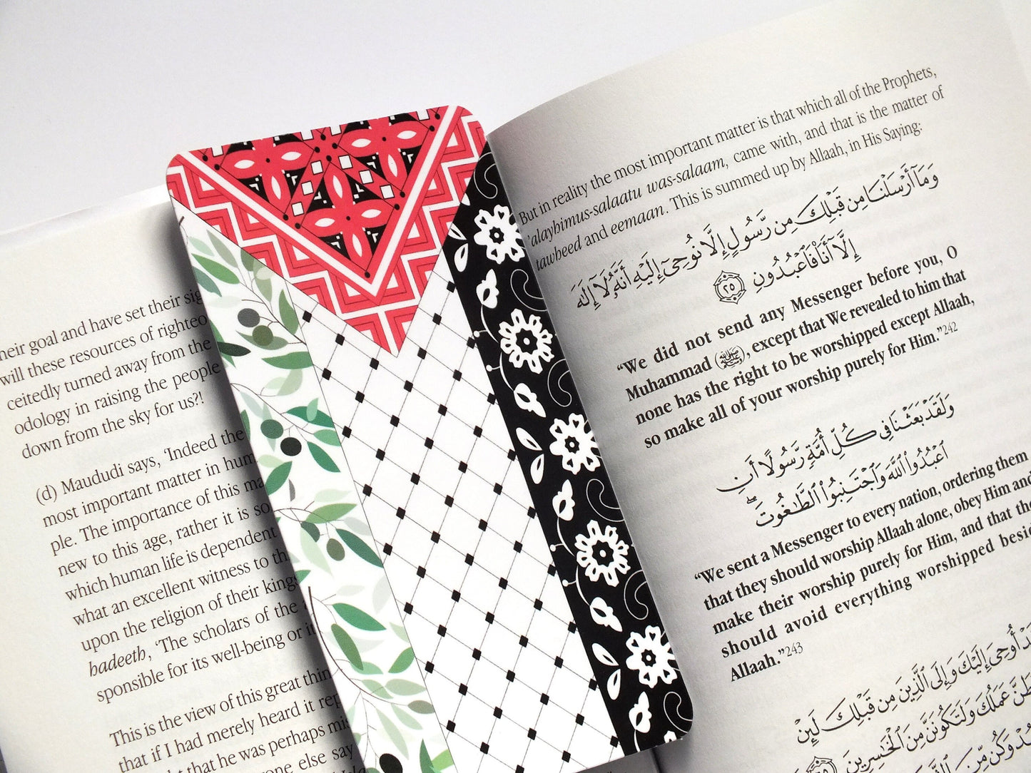 Handmade Glossy Palestine Bookmark – Keffiyeh + Flag Artwork – Activist Gift for Books & Journals in Solidarity with Gaza