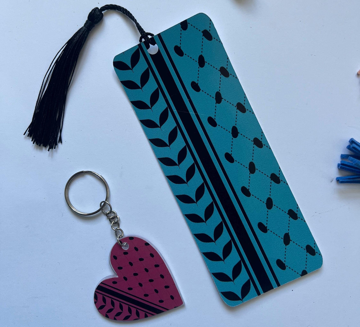 Glossy Keffiyeh Pattern Bookmark - Palestine Cultural Gift for Readers & Journalers - Minimalist Handmade Solidarity Gift for Readers