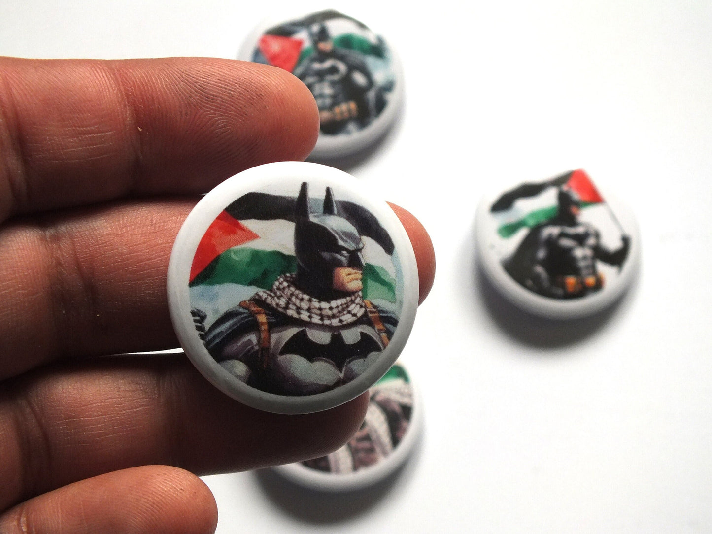 Palestine Support Badge – Keffiyeh & Heart Flag Pin – Vinyl Metal Button for Backpack, Jacket - Protest and Pride Design for Gaza