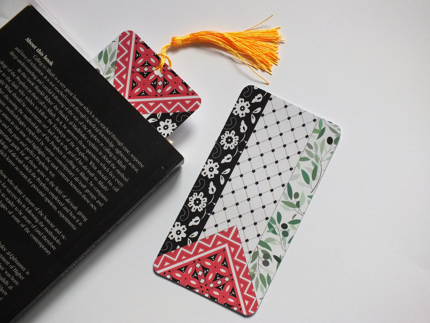 Handmade Glossy Palestine Bookmark – Keffiyeh + Flag Artwork – Activist Gift for Books & Journals in Solidarity with Gaza