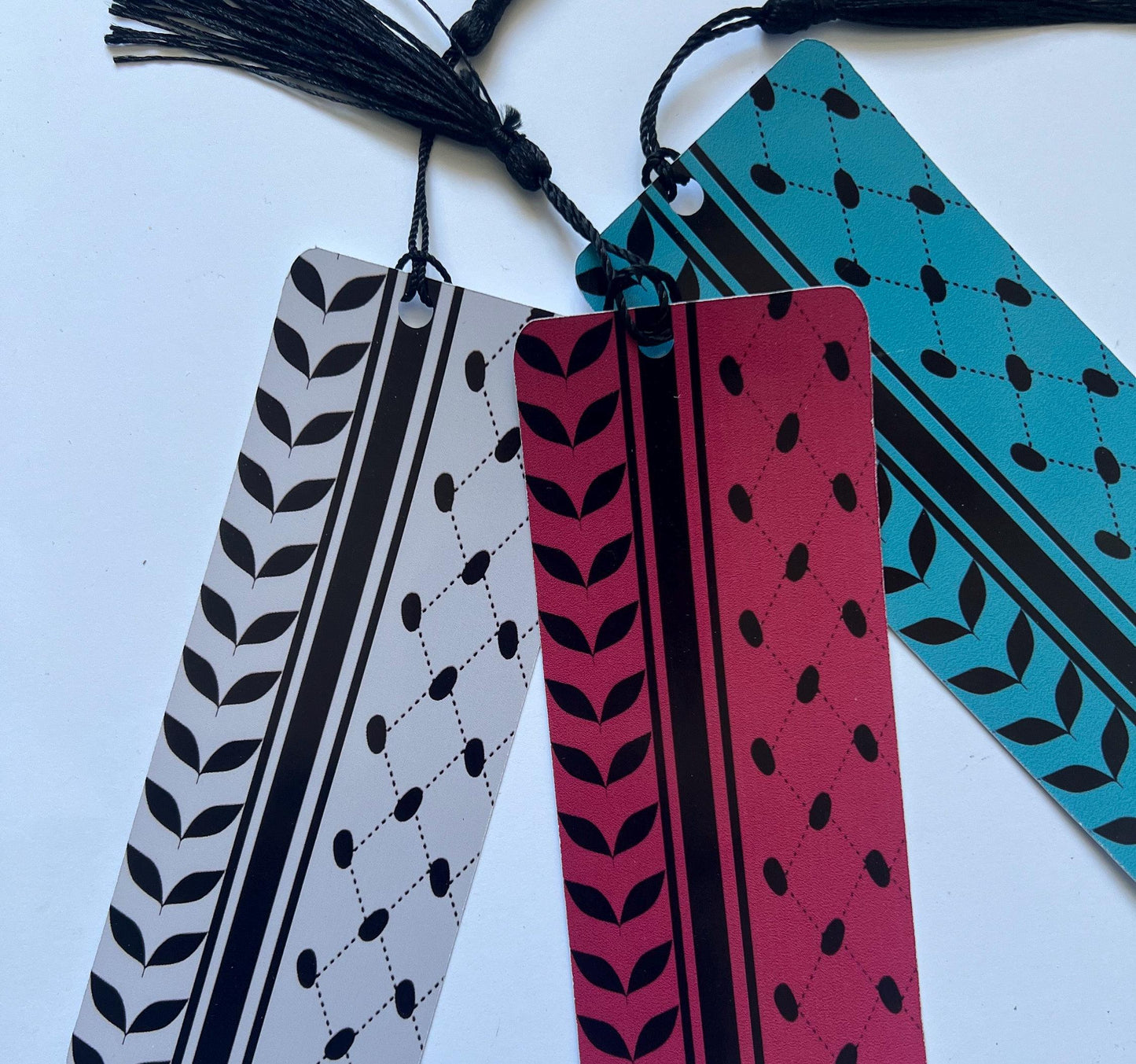 Glossy Keffiyeh Pattern Bookmark - Palestine Cultural Gift for Readers & Journalers - Minimalist Handmade Solidarity Gift for Readers