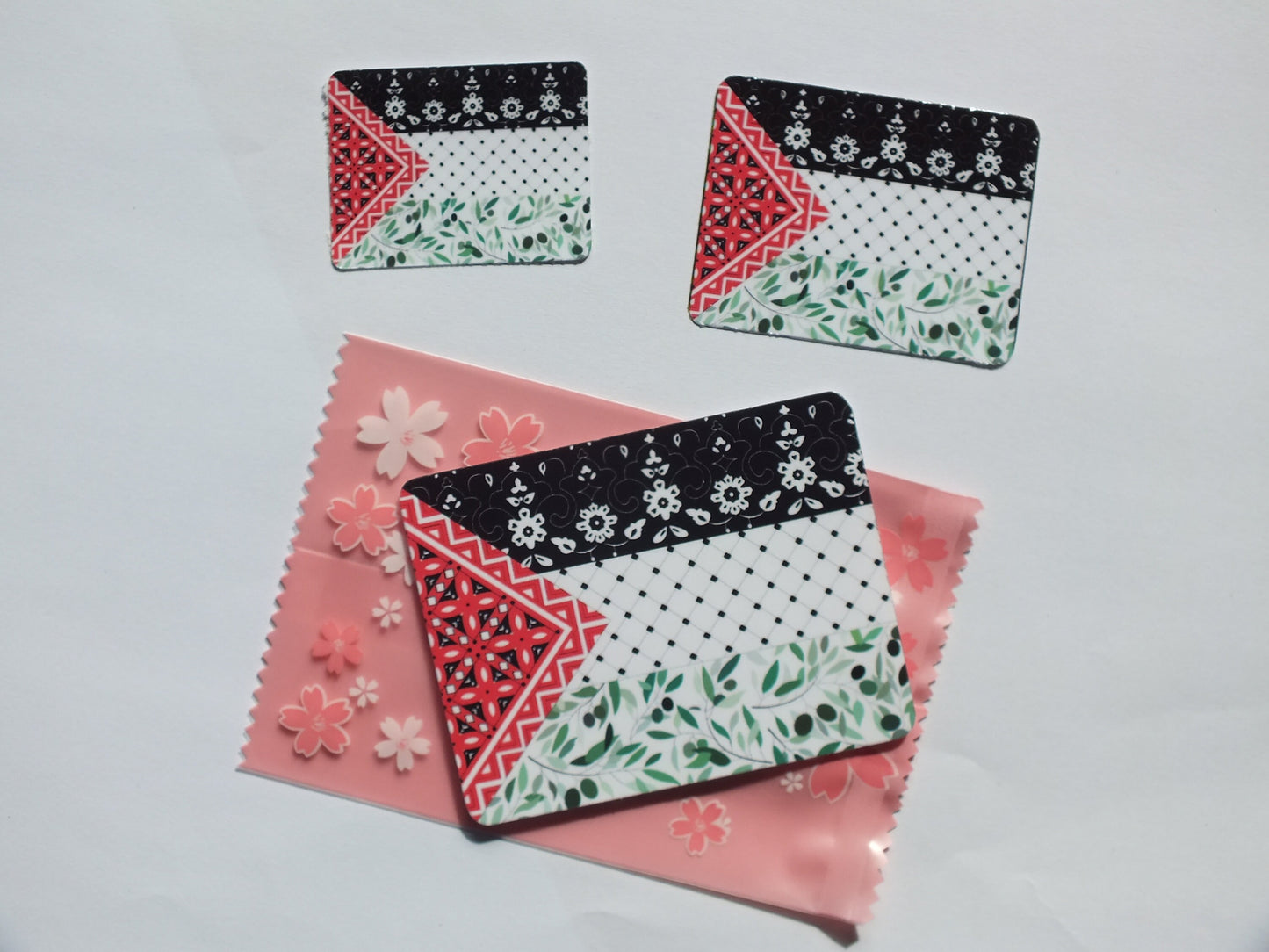 Palestine Keffiyeh and Flag Sticker – Pro Palestine Symbol for Water Bottle, iPad, Car Window, Laptop – Durable Waterproof Glossy Vinyl