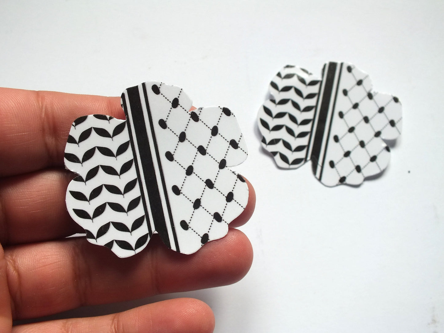 Minimalist Palestinian Keffiyeh Sticker – Glossy Vinyl Resistance Art for Laptop, Car Bumper – Symbol of Solidarity with Proceeds to Gaza