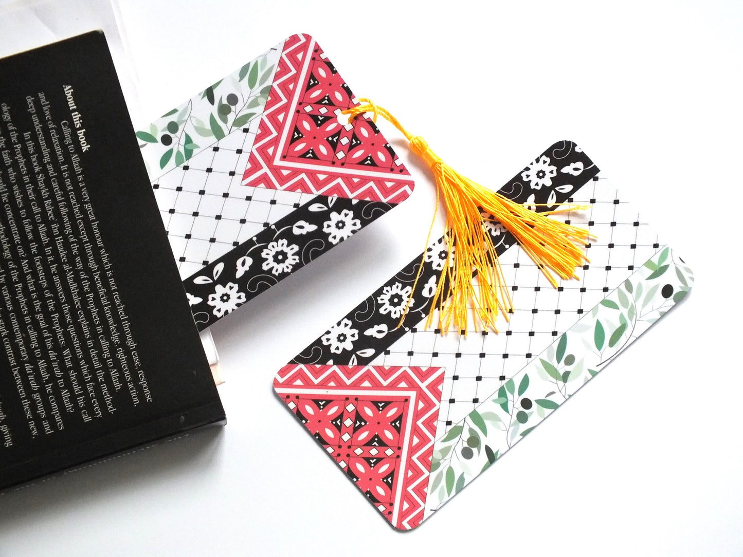 Handmade Glossy Palestine Bookmark – Keffiyeh + Flag Artwork – Activist Gift for Books & Journals in Solidarity with Gaza