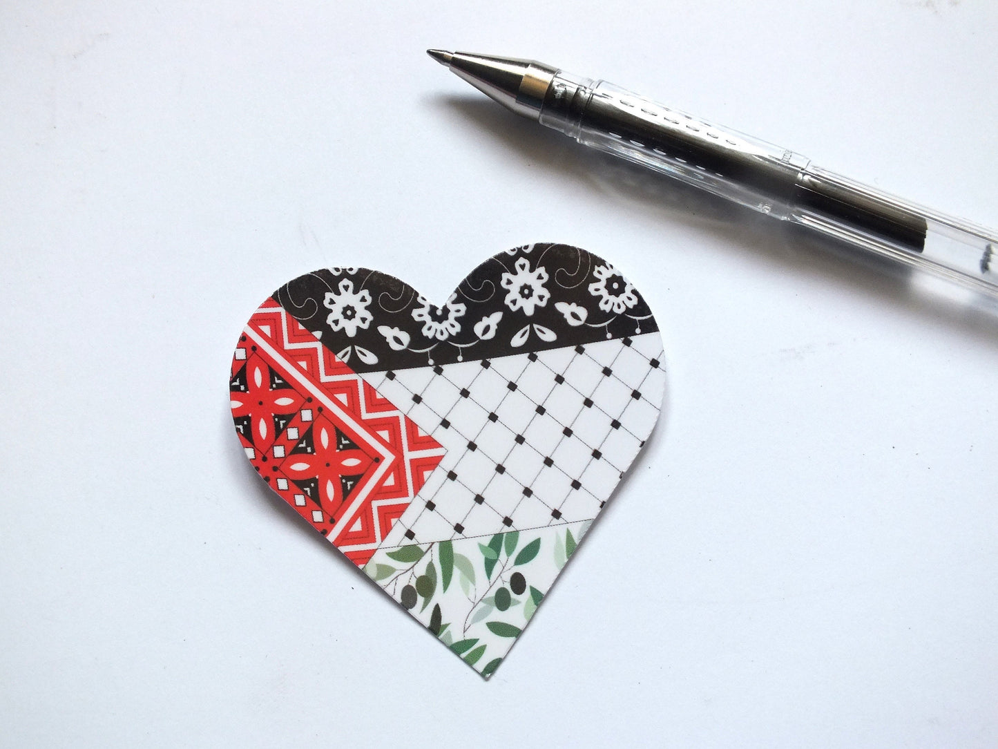 Keffiyeh Heart Palestine Sticker – Palestinian Flag Colors Vinyl Decal for Laptop, Car Bumper, Water Bottle – Glossy Free Palestine Decal