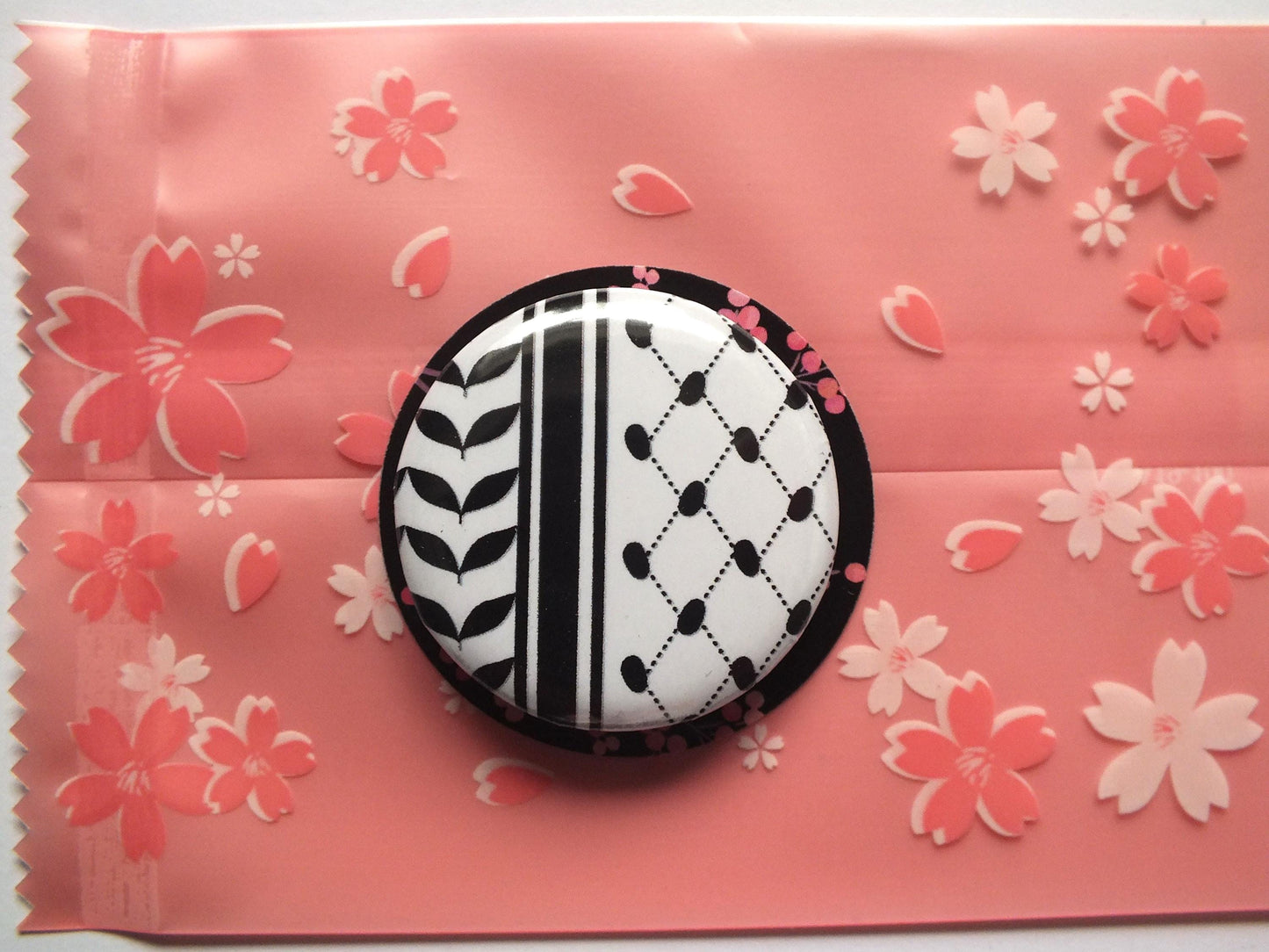 Pro Palestine Activist Pins – Flag & Keffiyeh Pin Supporting Palestine – Backpack or Jacket Accessory - Solidarity with Gaza