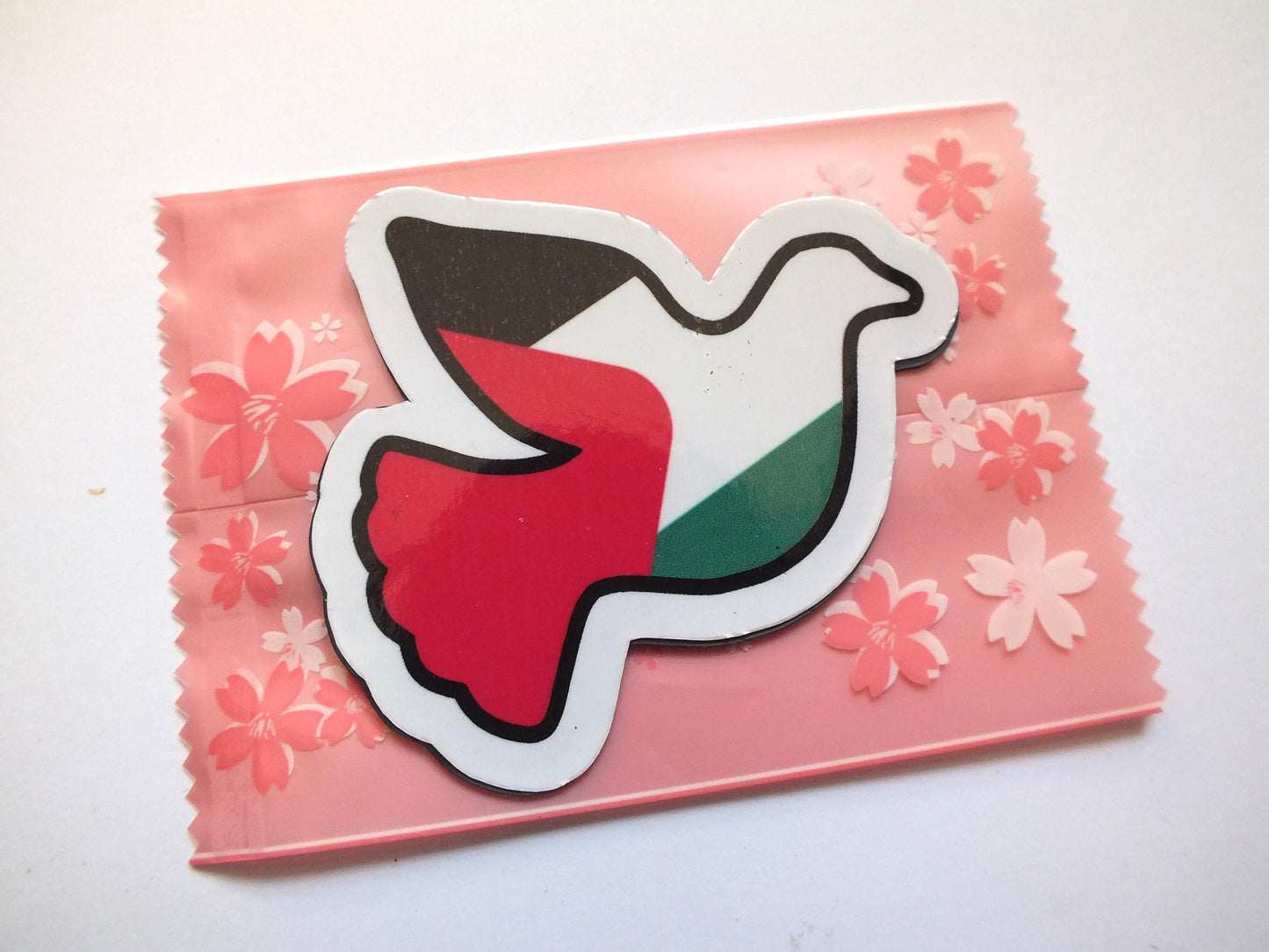 Pro Palestine Resistance Art Magnet – Free Palestine Fridge Decor with Keffiyeh Pattern - The Flag of Palestine - Peace Dove Locker Magnets