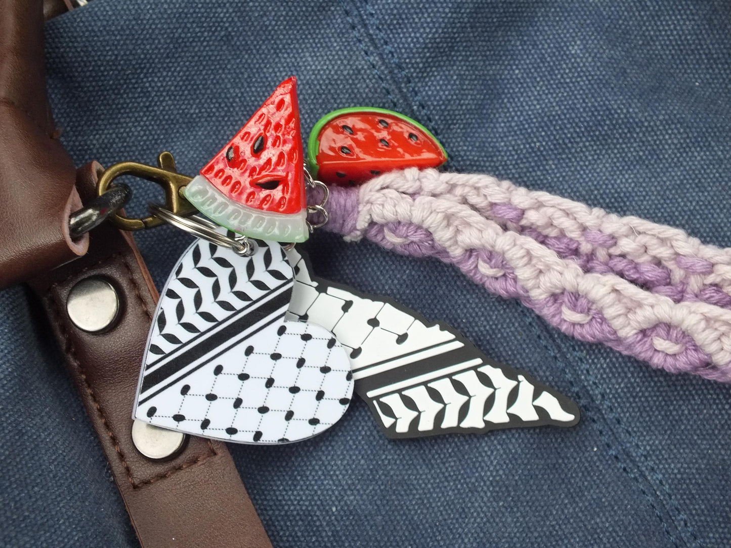 Palestine Keyring - Activist Keychain – Palestine Heart in Keffiyeh Print + Watermelon Symbol Charm - Gaza Solidarity Gift for Student