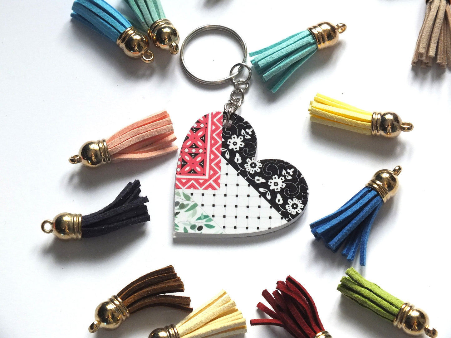 Palestinian Flag Keychain - Activist Keychain – Palestine Heart in Keffiyeh Print + 3D Watermelon Enamel Charms