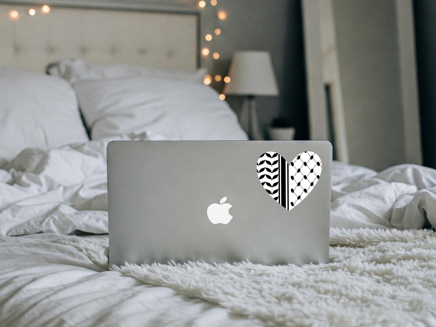Minimalist Keffiyeh Sticker – Palestine Solidarity Decal for Car Bumper, Laptop, Water Bottle – Palestinian Protest Symbol Vinyl Heart
