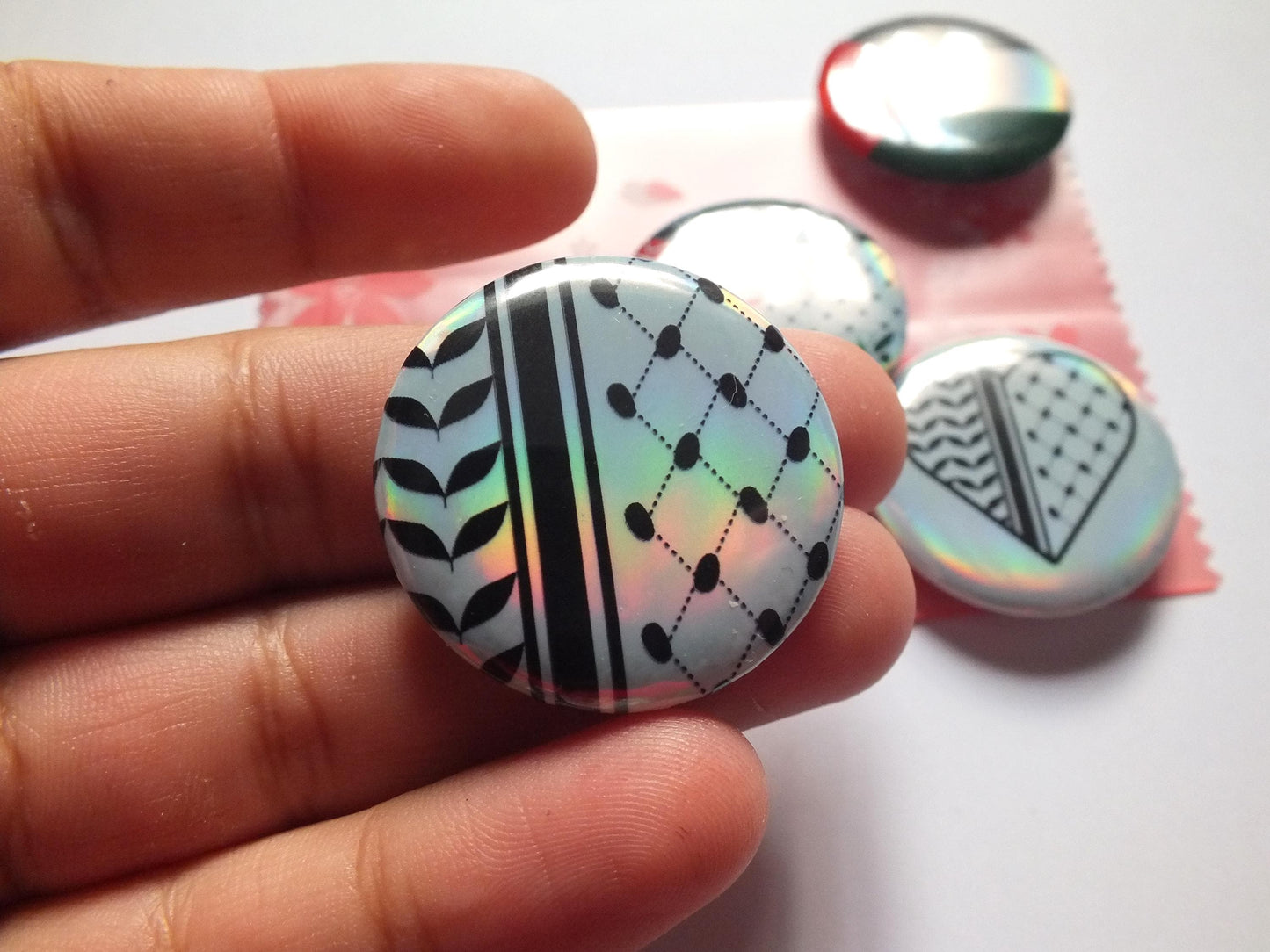 Bold Holographic Palestine Badge – Round Pin with Keffiyeh Pattern & Peace Dove Illustration – Palestinian Heritage Gift for Activist