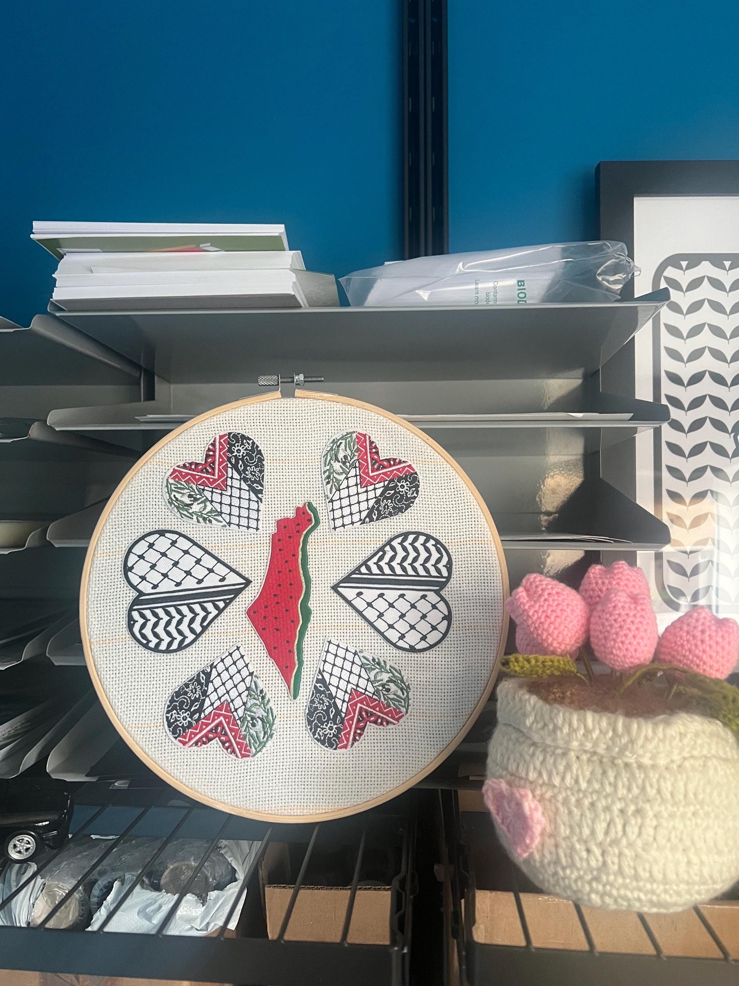 Palestinian Patch Embroidery Hoop – 23cm Wall Art with Resistance Symbols, Keffiyeh Pattern & Cultural Motifs, Handmade Home Decor Gift