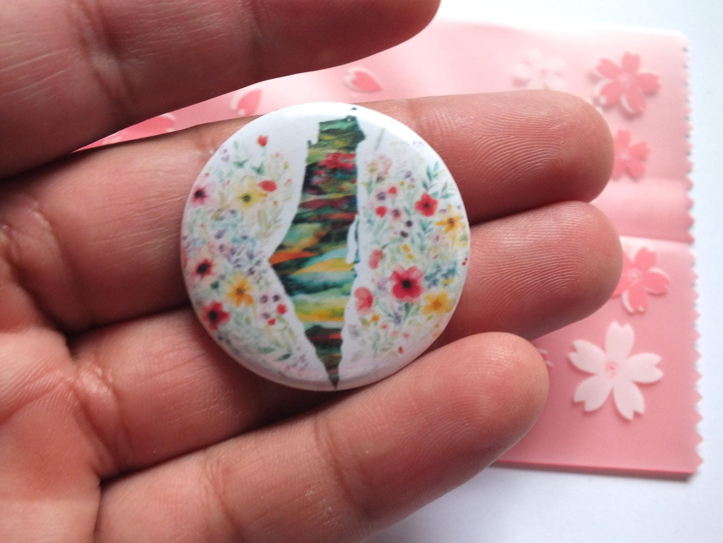 Free Palestine Pin - Proceeds Donated to Palestinian Charity - Jacket or Gift Accessory for Pro Palestinian Activist and Supporter