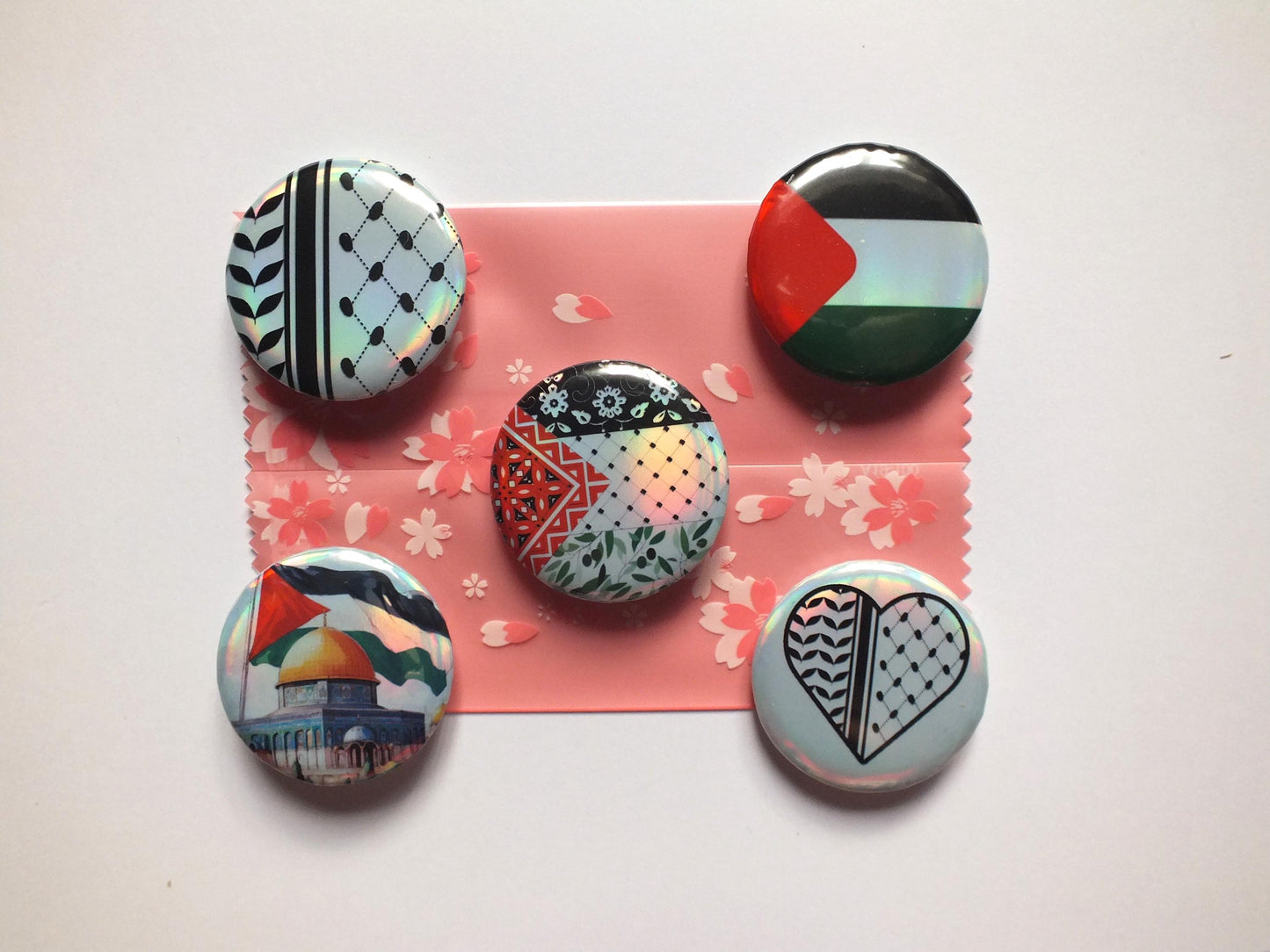 Bold Holographic Palestine Badge – Round Pin with Keffiyeh Pattern & Peace Dove Illustration – Palestinian Heritage Gift for Activist