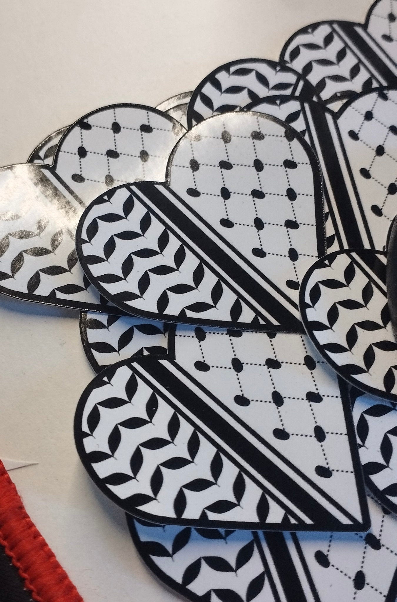 Palestinian Keffiyeh Sticker – Glossy Vinyl Resistance Art for Laptop, Water Bottle, Car Bumper – Symbol of Solidarity and Support for Gaza