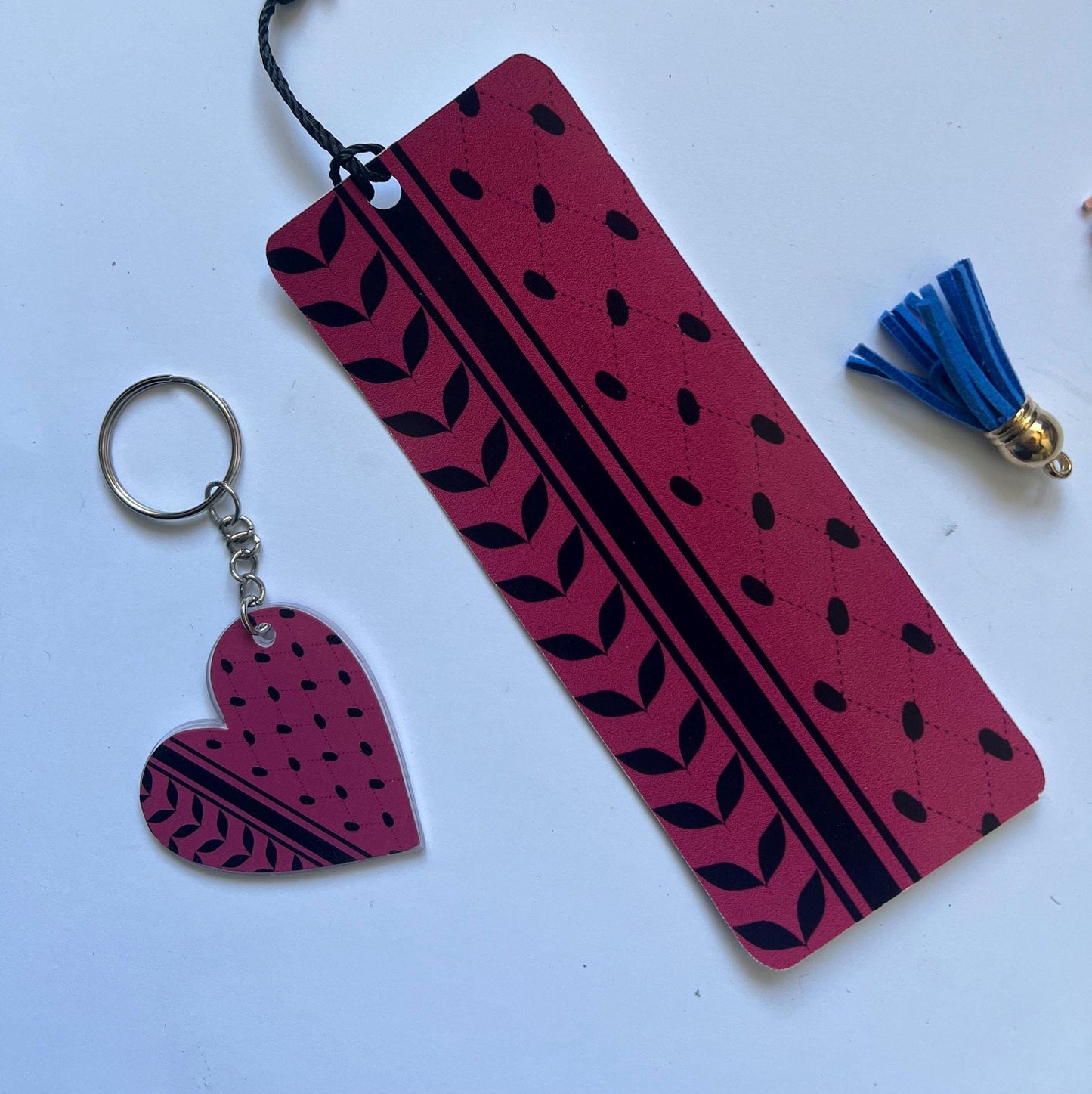 Glossy Keffiyeh Pattern Bookmark - Palestine Cultural Gift for Readers & Journalers - Minimalist Handmade Solidarity Gift for Readers