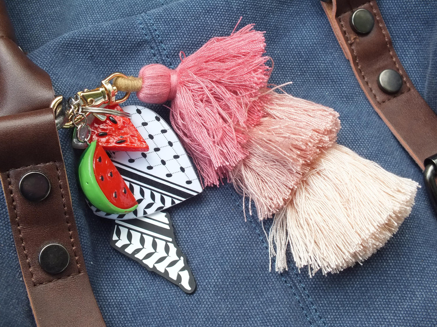 Acrylic Heart Keychain – Keffiyeh Pattern with Watermelon Charm – Pro Palestine Gift Idea in Solidarity with Gaza for Activists