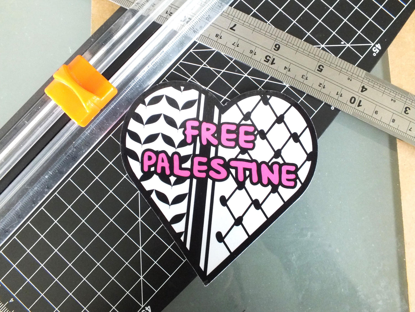 Free Palestine Love Heart Vinyl Decal - Black & White Glossy Vinyl Decal for Journal, Water Bottle, Phone – Gaza Solidarity Sticker