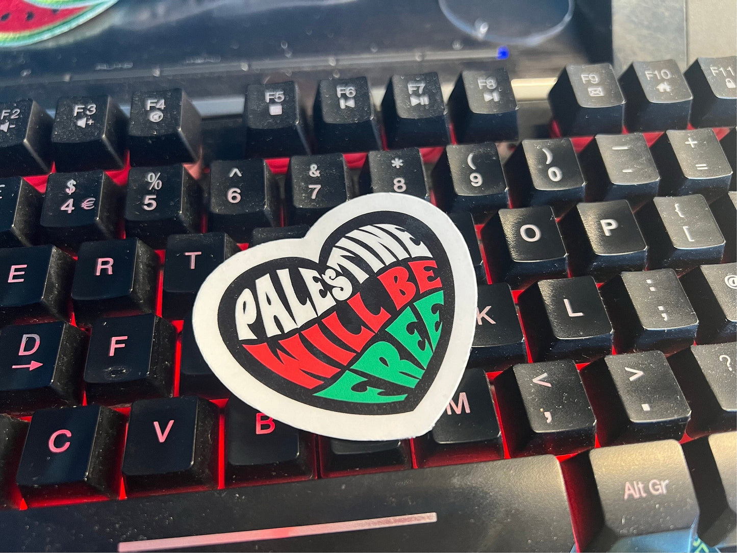 Free Palestine Sticker – Palestinian Flag Vinyl Decal for Journal, Car Window, Water Bottle, Laptop – Glossy Die Cut Love Heart Sticker