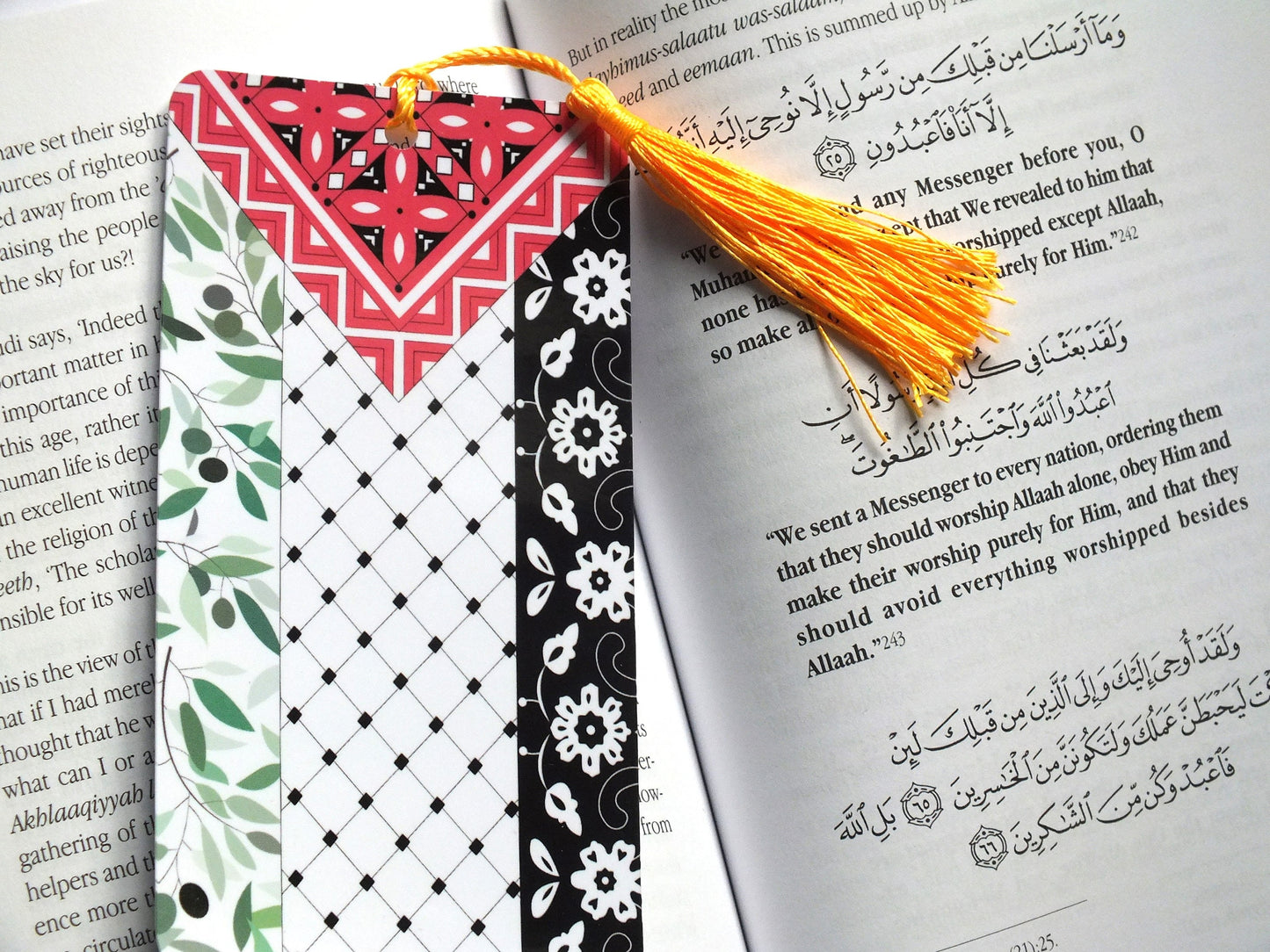 Handmade Glossy Palestine Bookmark – Keffiyeh + Flag Artwork – Activist Gift for Books & Journals in Solidarity with Gaza
