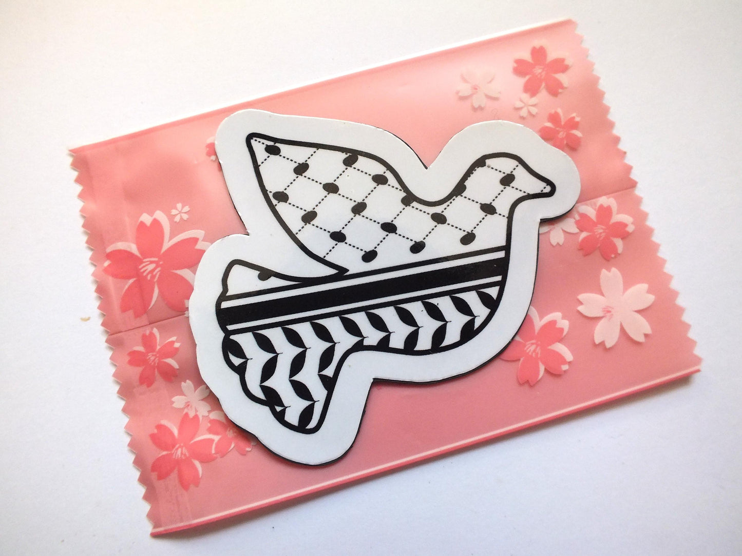 Pro Palestine Resistance Art Magnet – Free Palestine Fridge Decor with Keffiyeh Pattern - The Flag of Palestine - Peace Dove Locker Magnets