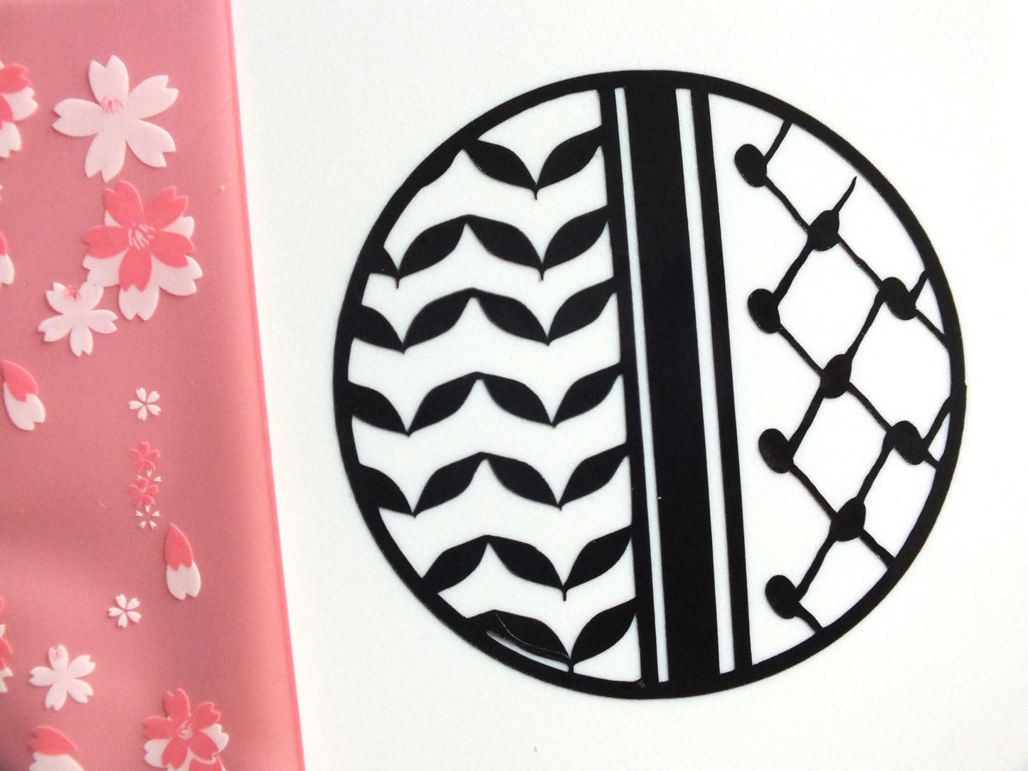 Palestinian Keffiyeh Pattern Vinyl Bumper Sticker - Free Palestine Art for Car Windscreen, Laptop, Water Bottle – Durable Glossy Vinyl Decal