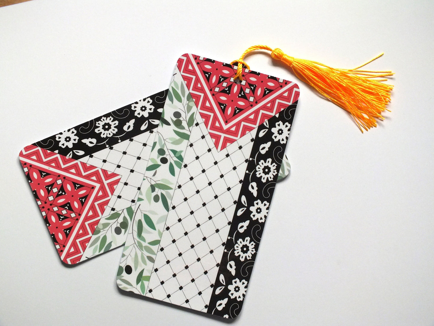 Handmade Glossy Palestine Bookmark – Keffiyeh + Flag Artwork – Activist Gift for Books & Journals in Solidarity with Gaza