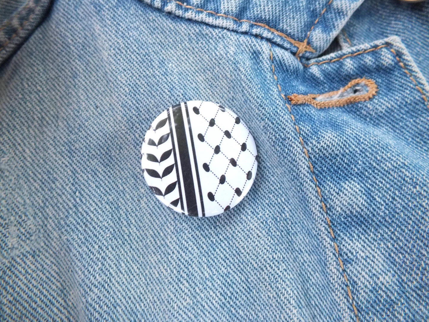 Keffiyeh Pattern Pin for Gaza – Solidarity Badge for Palestine – Cultural Design for Clothing or Accessories - Backpack or Jacket Accessory