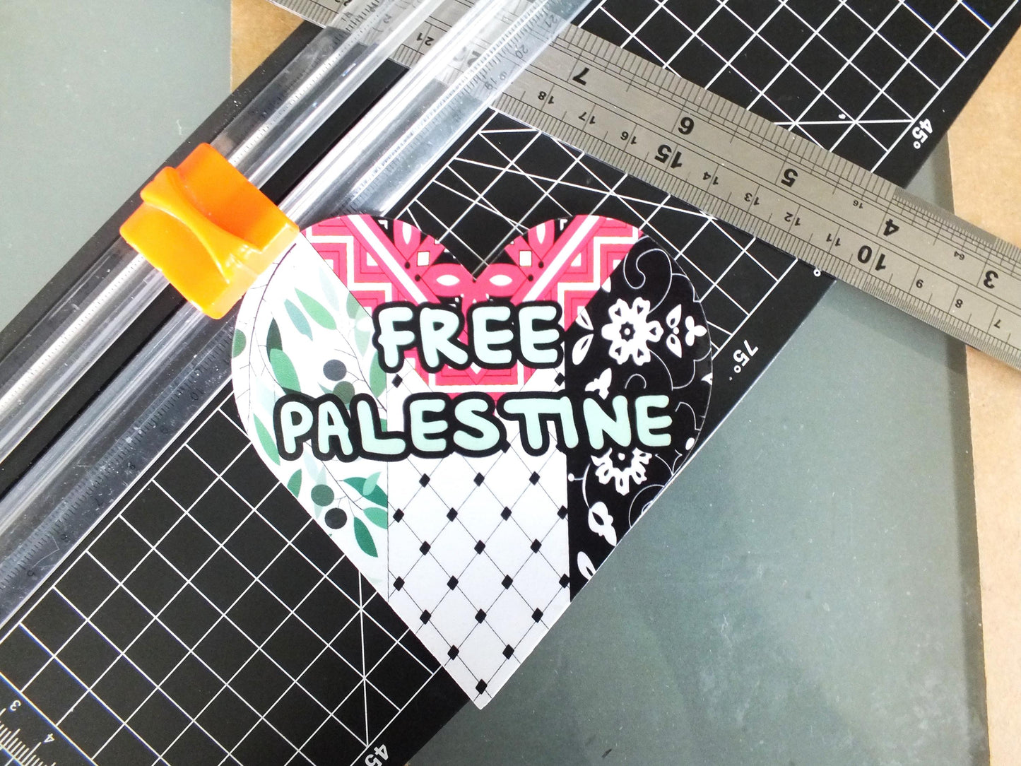 Free Palestine Vinyl Bumper Decal - Solidarity Decal for Car Windscreen, Laptop, Water Bottle - Palestine Flag Love Heart Sticker