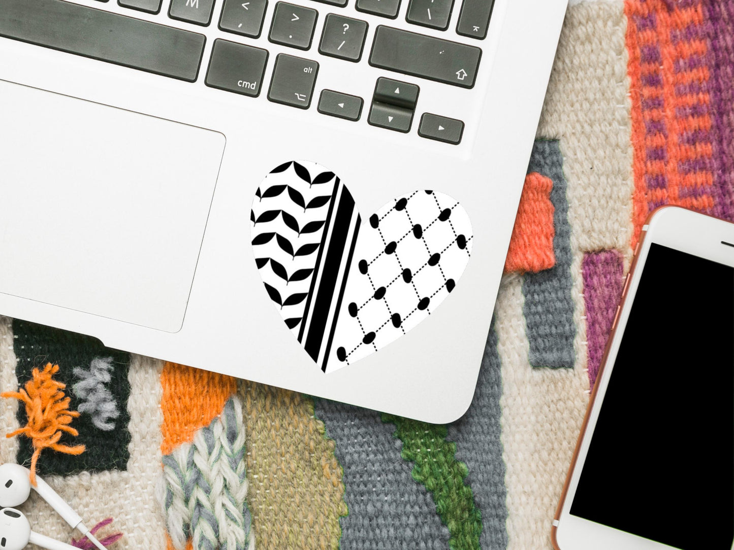 Minimalist Keffiyeh Sticker – Palestine Solidarity Decal for Car Bumper, Laptop, Water Bottle – Palestinian Protest Symbol Vinyl Heart