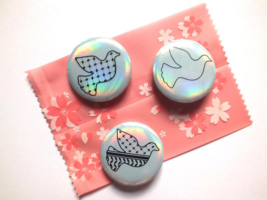Holographic Peace Dove Keffiyeh Pin – Palestine Solidarity Badge for Jacket, Bag or Gift – Cultural Protest Accessory Gift for Activist