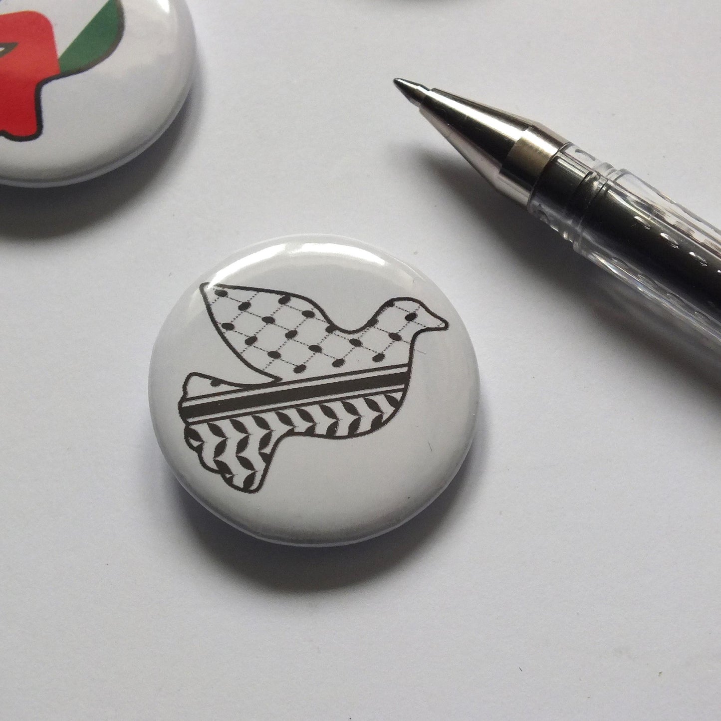 Peace Dove Keffiyeh Pin – Palestine Solidarity Badge for Jacket, Bag or Gift – Gaza Protest Accessory - Pride Badge for Activists Supporters