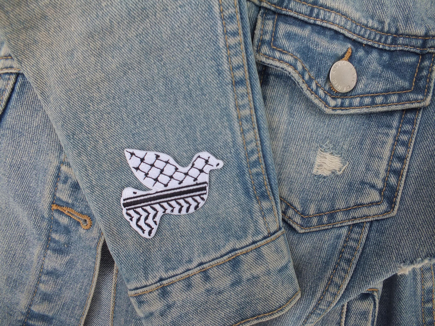 Embroidered Protest Patch – Keffiyeh Pattern Design – Iron-On or Velcro Badge for Activists - Solidarity Gift for Palestine Supporters