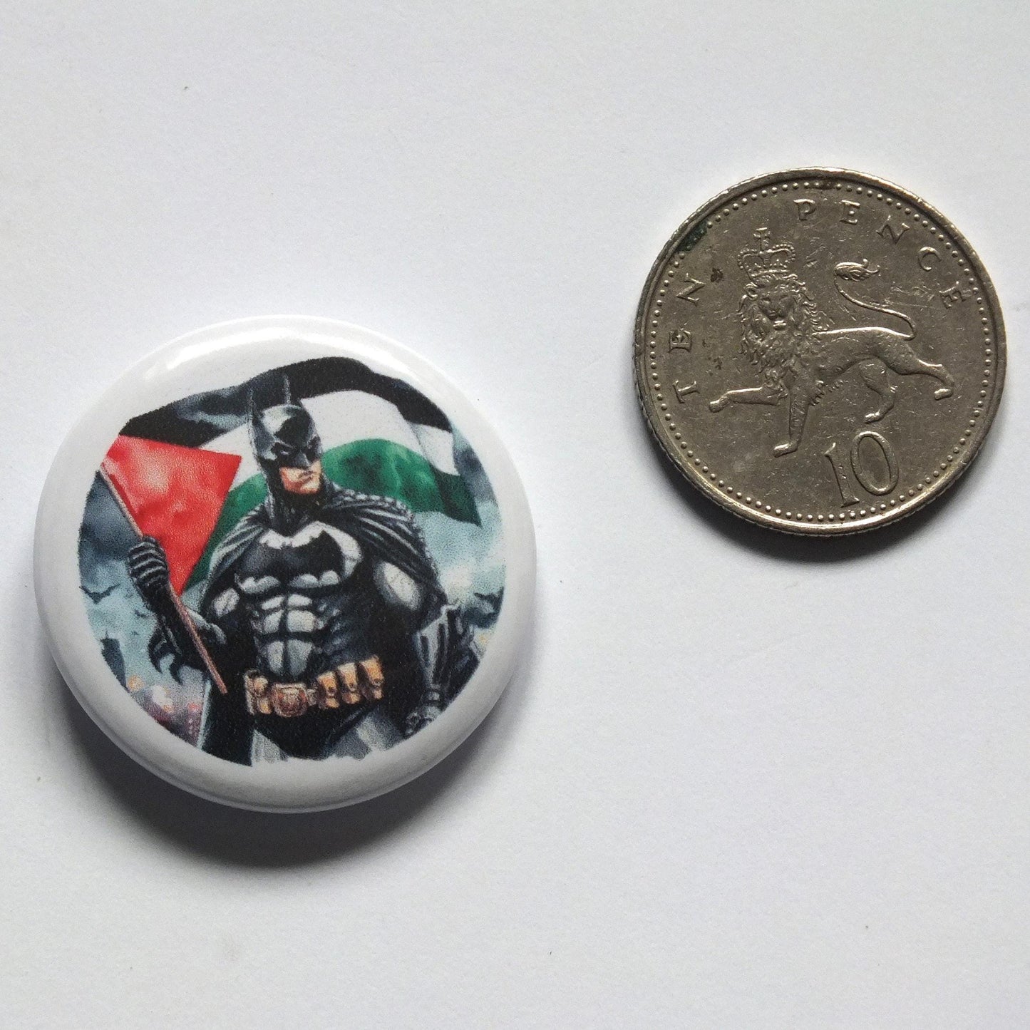 Palestine Support Badge – Keffiyeh & Heart Flag Pin – Vinyl Metal Button for Backpack, Jacket - Protest and Pride Design for Gaza