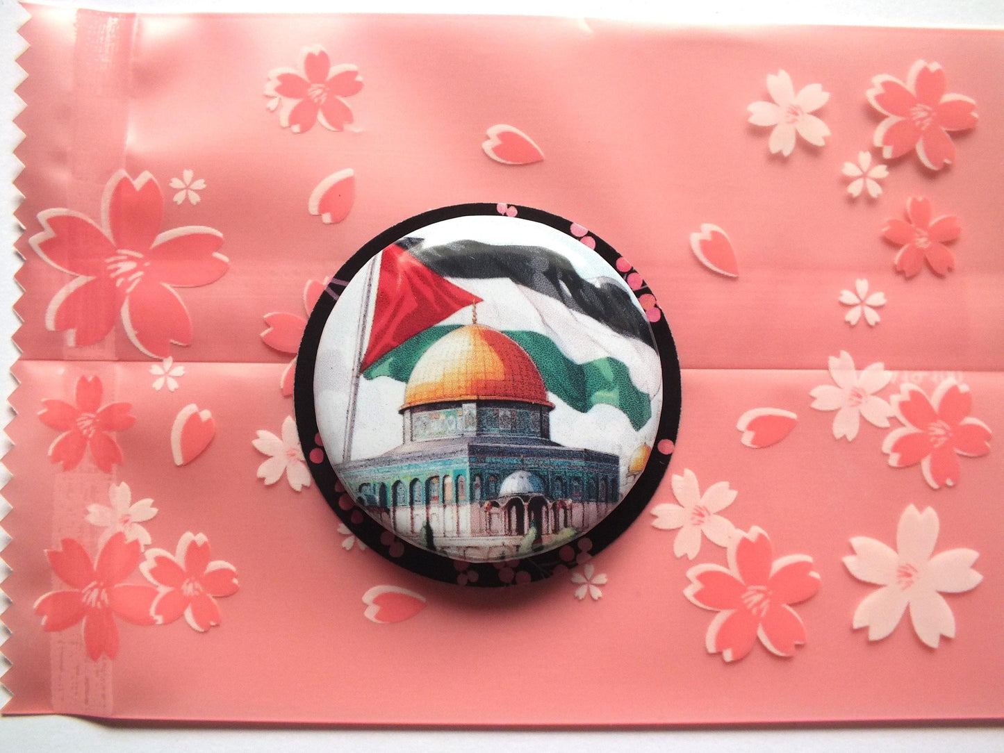 Pro Palestine Activist Pins – Flag & Keffiyeh Pin Supporting Palestine – Backpack or Jacket Accessory - Solidarity with Gaza